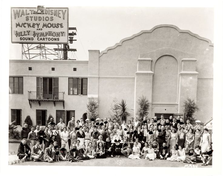 1932-Disney-Staff-Photo.jpg