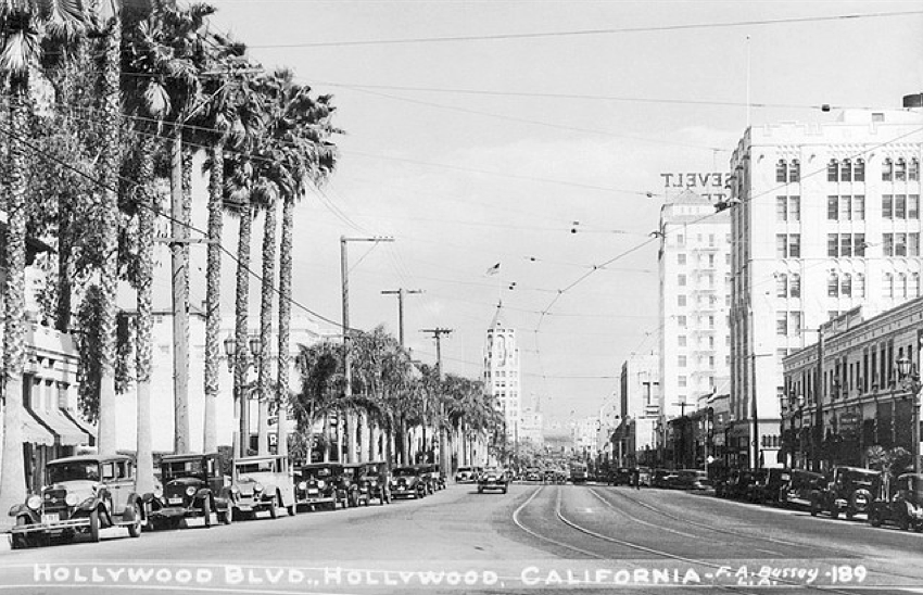 Looking-East-along-Hollywood-Blvd-from-E